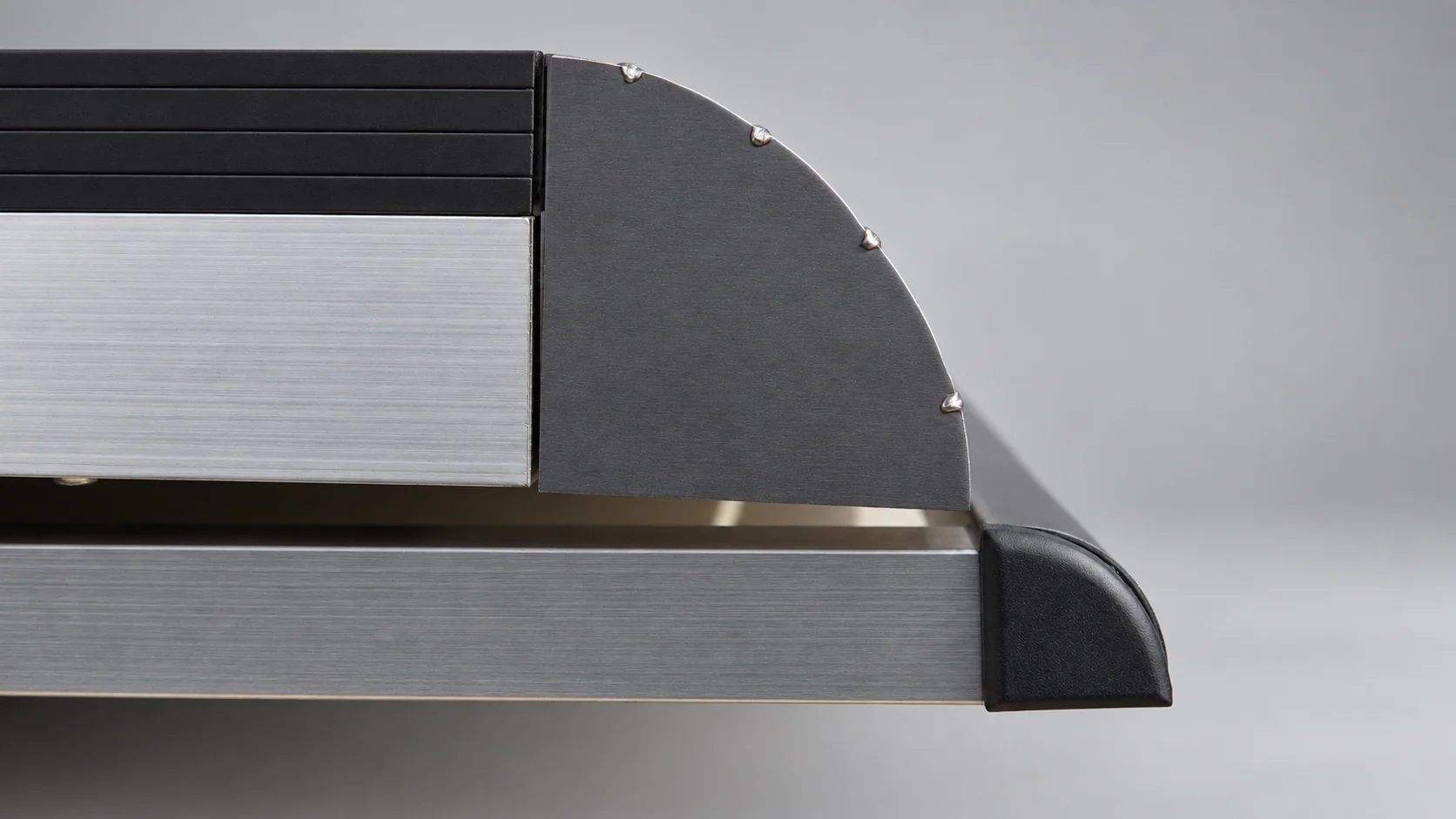 910 W rounded side edge, panel frame and lower end cap